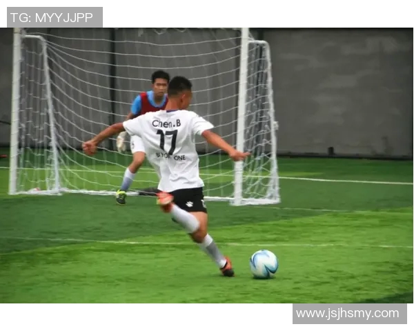 足球明星同款香槟杯子让你在派对中尽显奢华与品味的完美选择