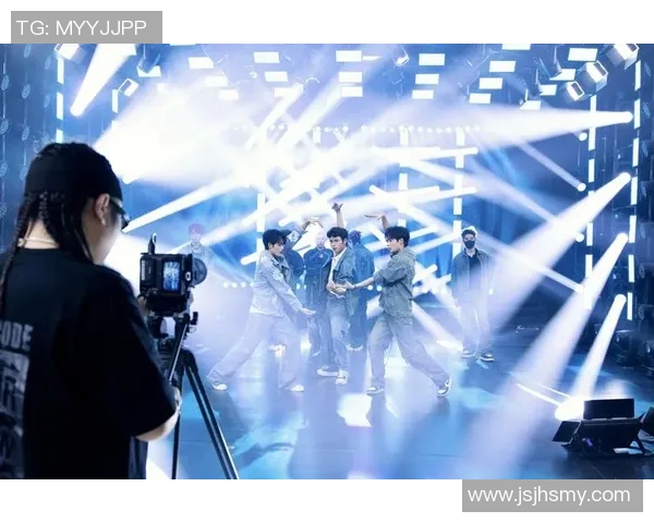 足球明星携手直播手机壳设计揭秘球迷们的时尚新选择与潮流趋势 足球明星携手直播手机壳设计揭秘球迷们的时尚新选择与潮流趋势